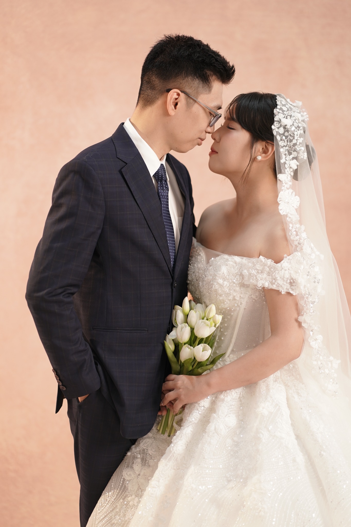 Chân dung cô dâu chú rể